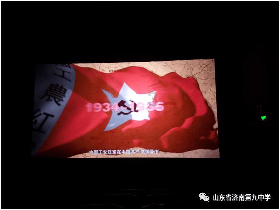 2002年人贩子越狱藏深山17年，靠吃野果喝生水生存，被捕时如野人